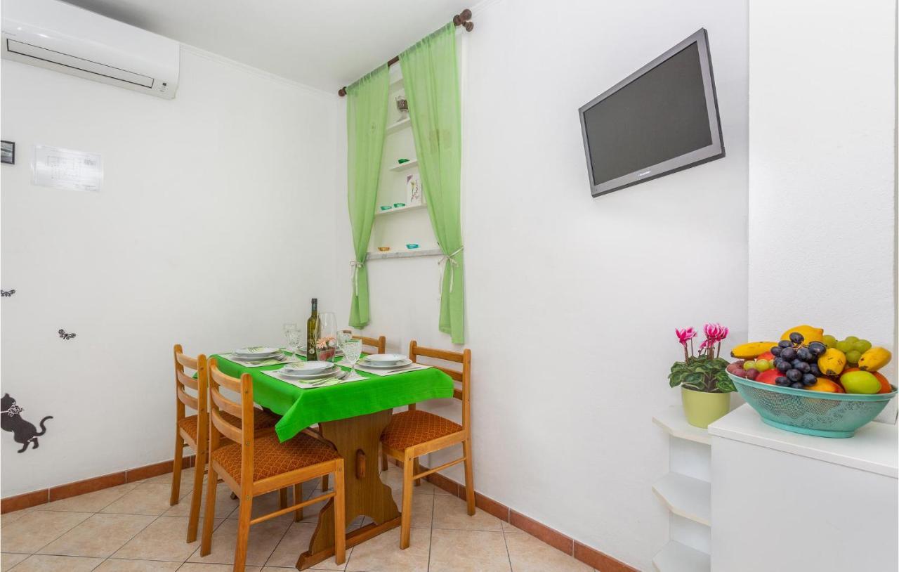 2 Bedroom Cozy Apartment In Omisalj Exterior photo