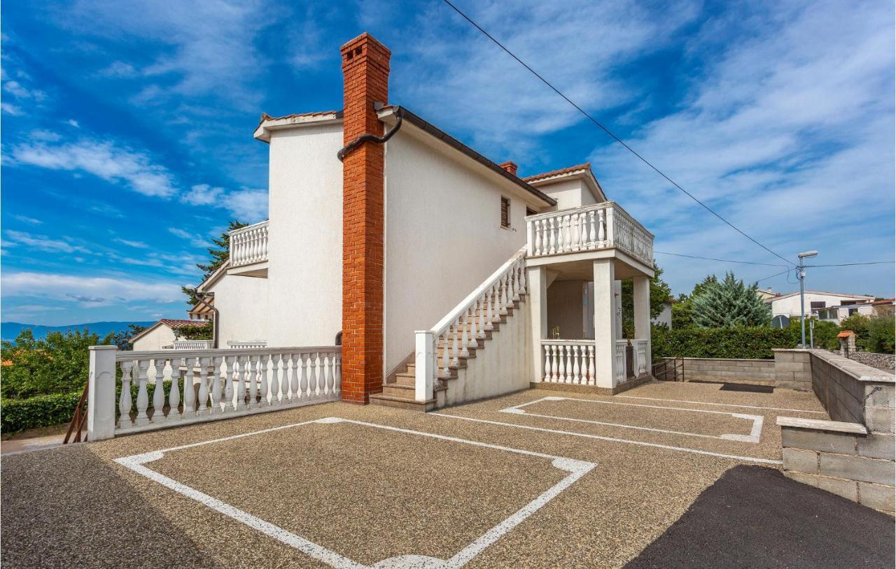 2 Bedroom Cozy Apartment In Omisalj Exterior photo